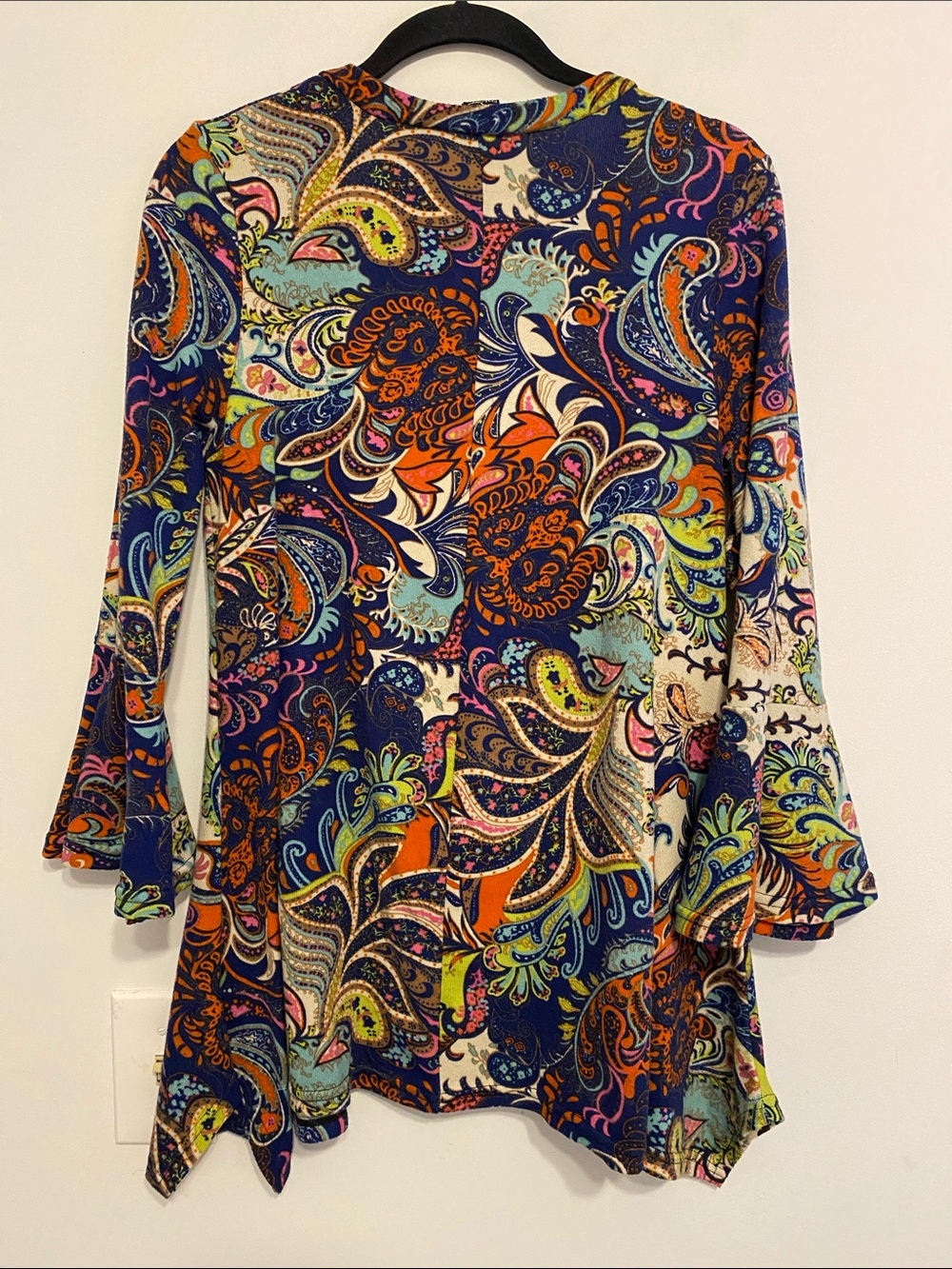 WinWin Multicolor Paisley V-Neck Tunic, really fun top, bell sleeves - Picture 4 of 7